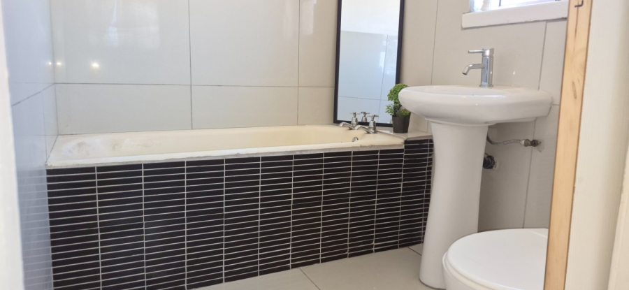 1 Bedroom Property for Sale in Ruyterwacht Western Cape